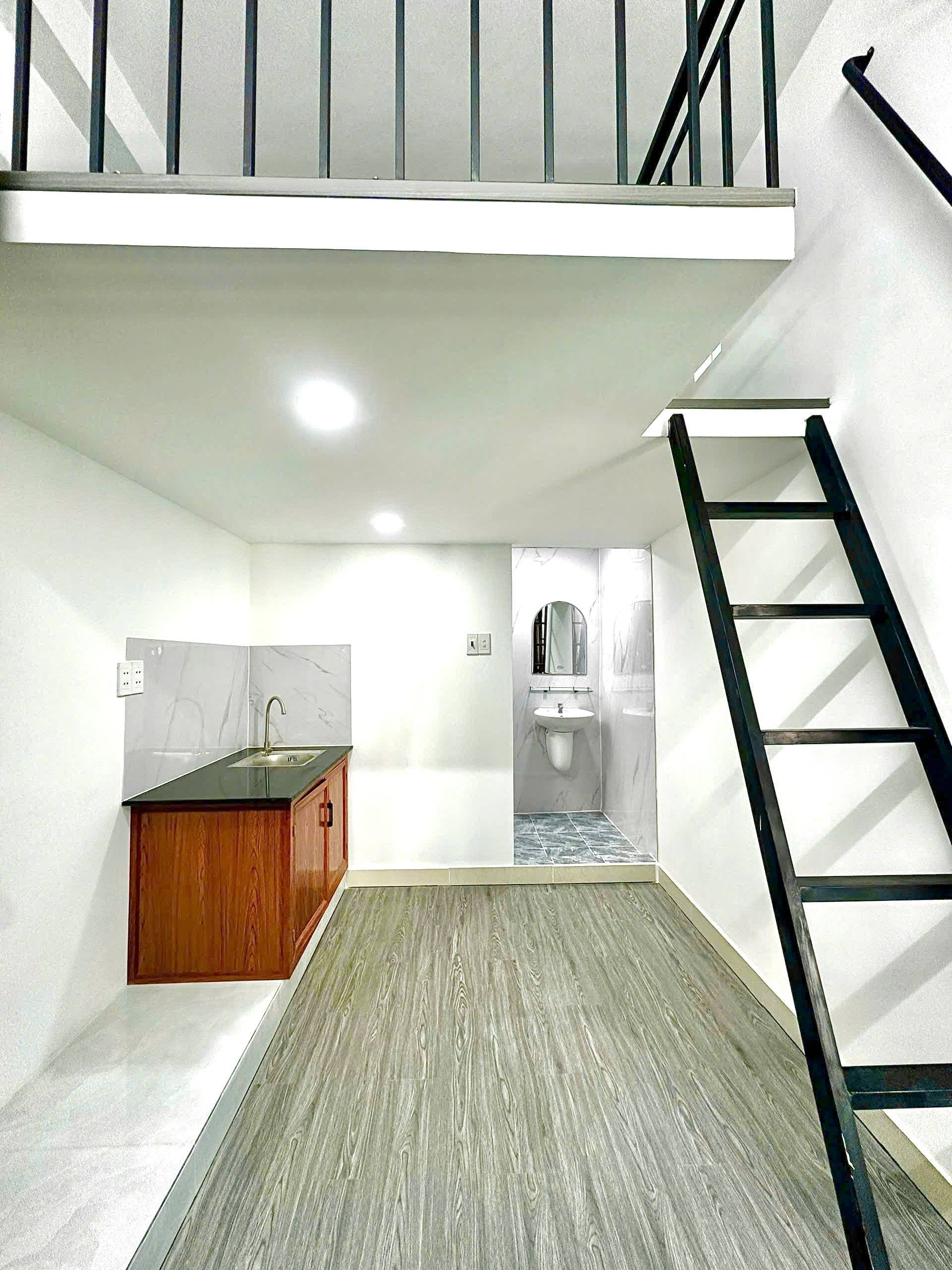 122/27/42A Tôn Đản. P10. Q4