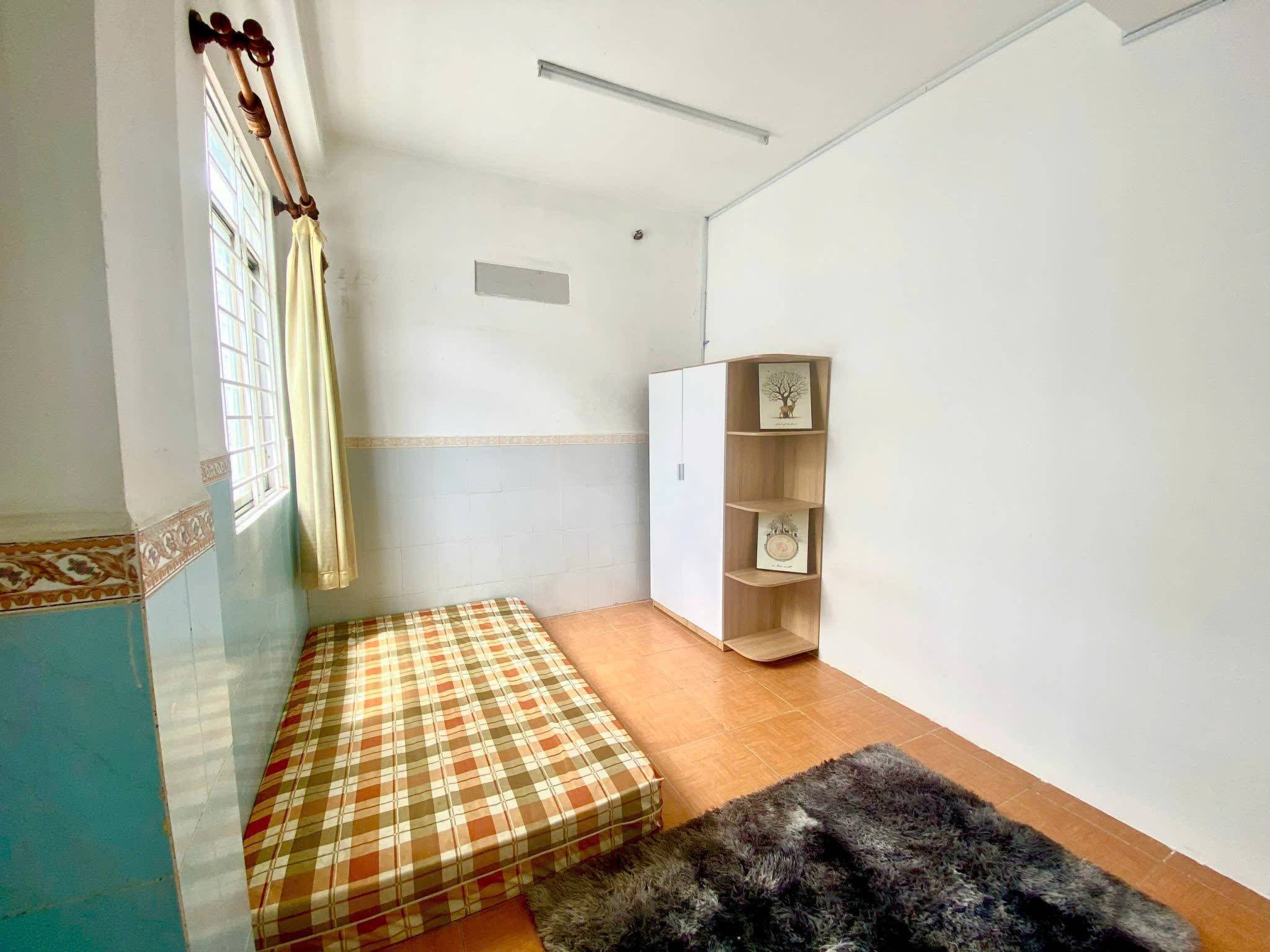 Cho thuê phòng 1022 Võ Văn Kiệt, Quận 5