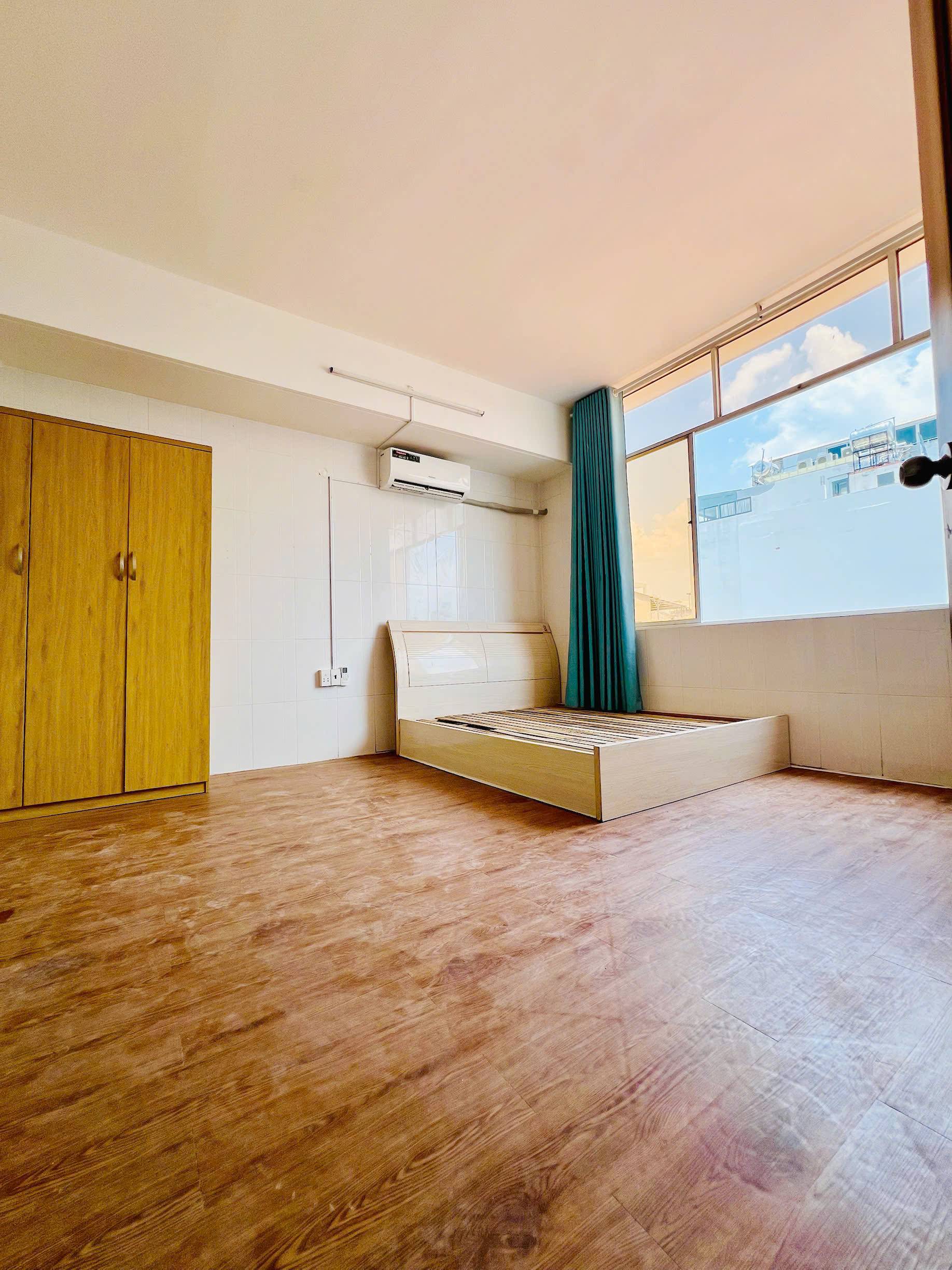 Cho thuê phòng 61 Hồ Bá Kiện, Quận 10