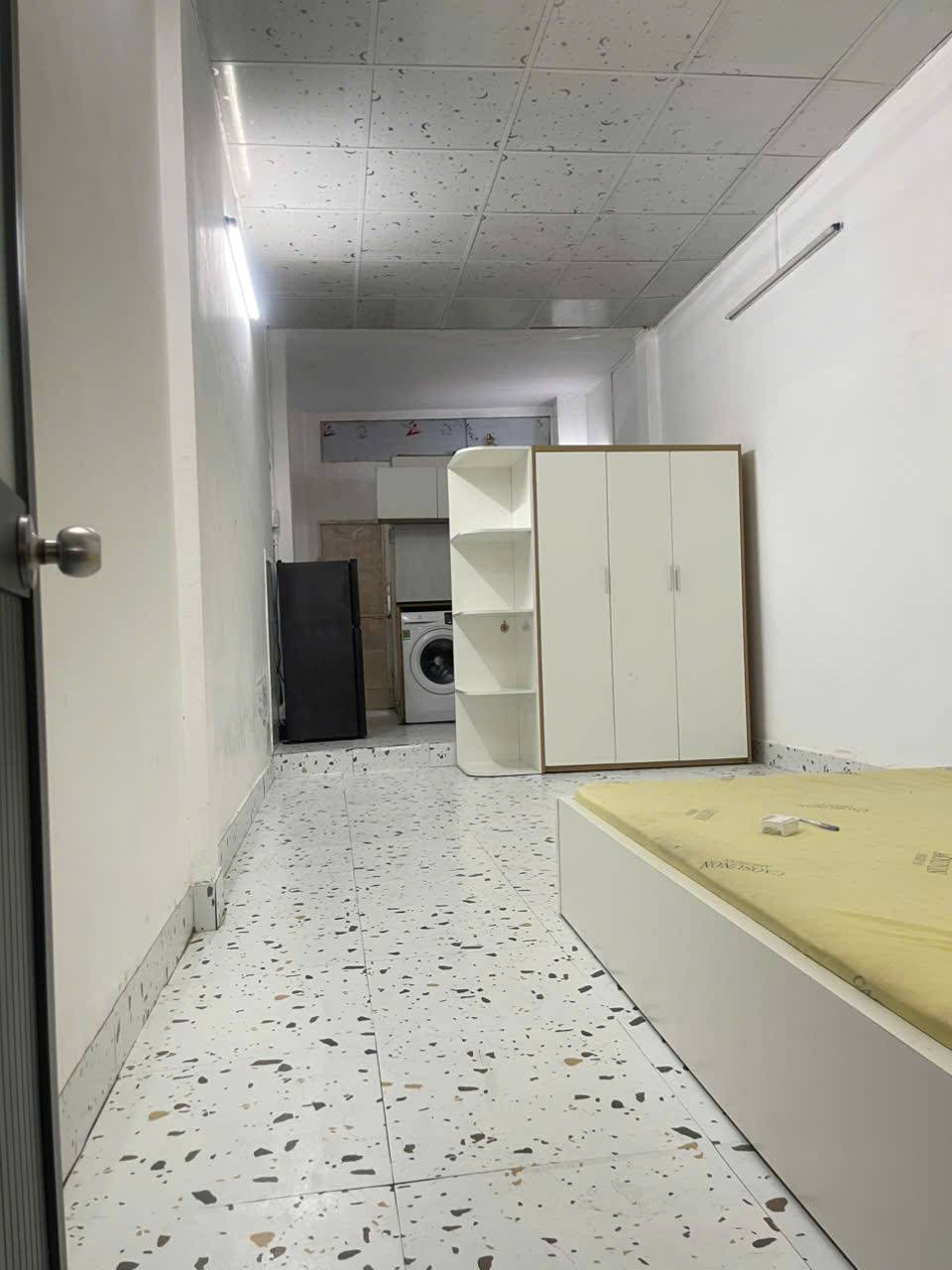 Cho thuê phòng 144 Hồ Bá Kiện, Quận 10