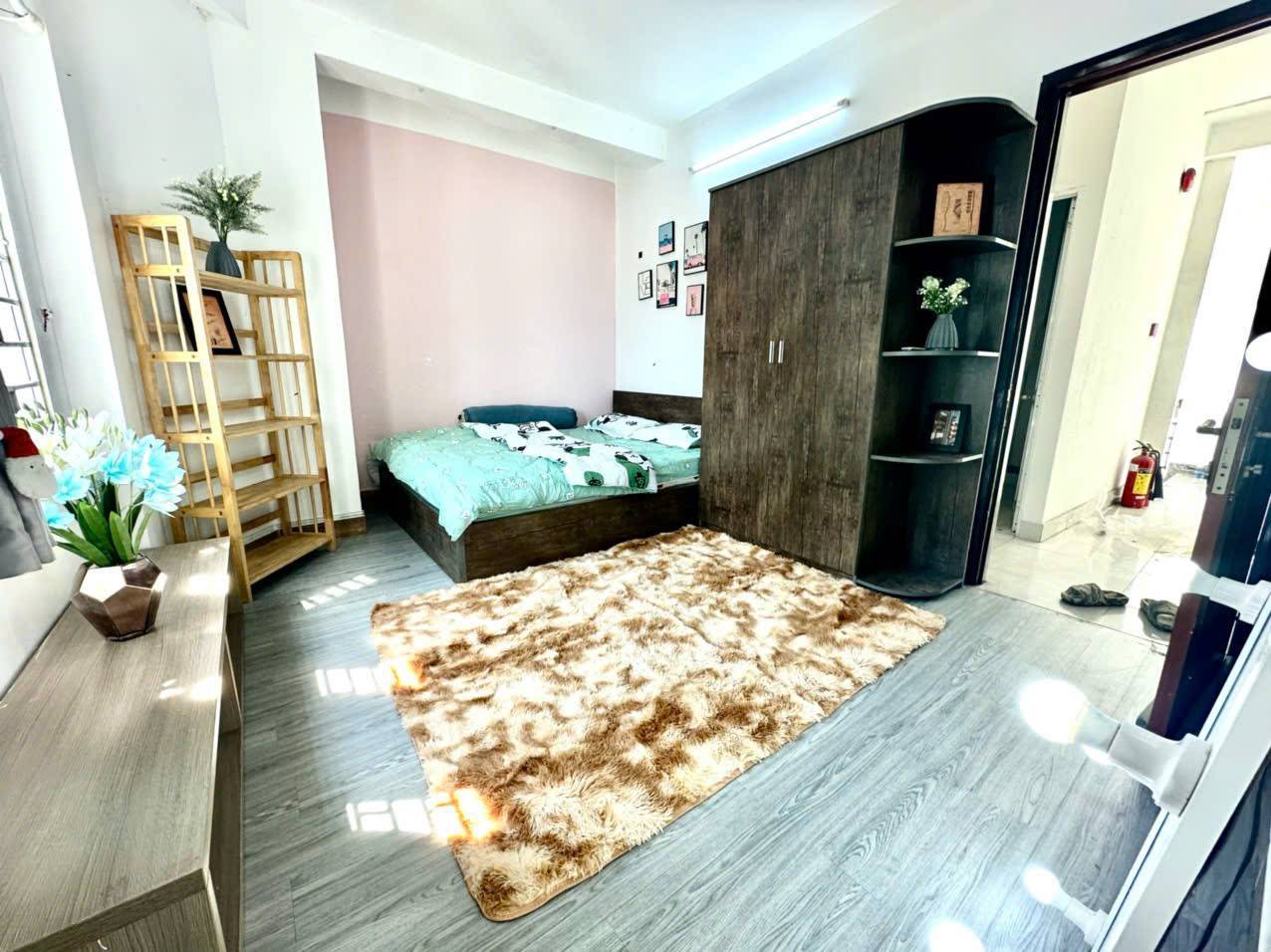 Cho thuê phòng 701, 80A, Bến Vân Đồn