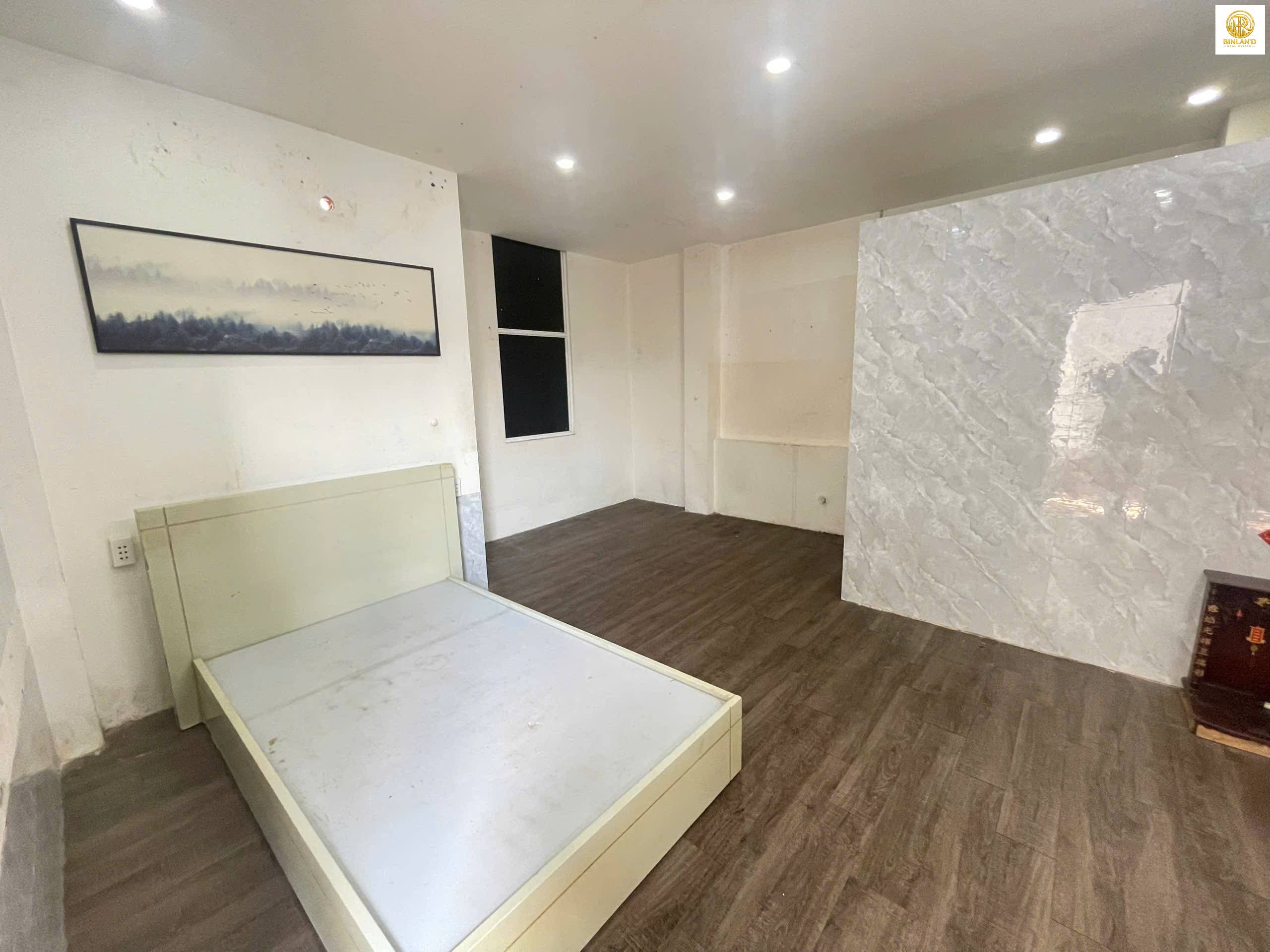 93 đường số 19, Phường bình trị đông B, Quận Bình Tân.