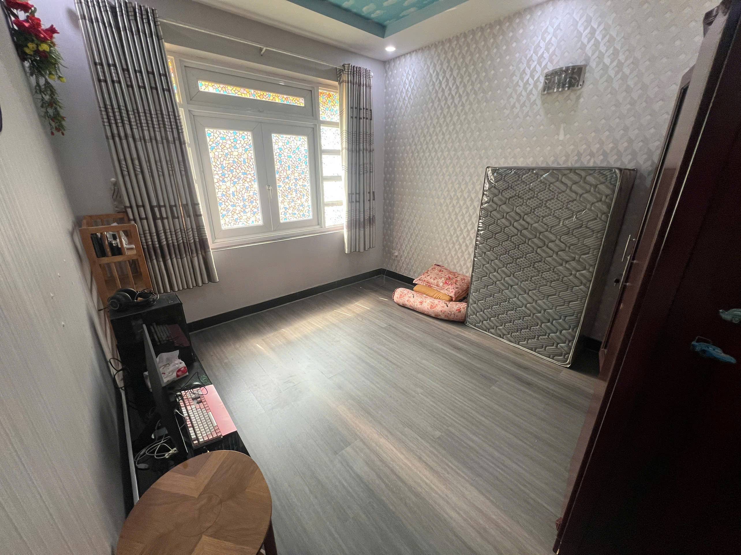 Cho thuê phòng 93 Trần Đình Xu, Quận 1